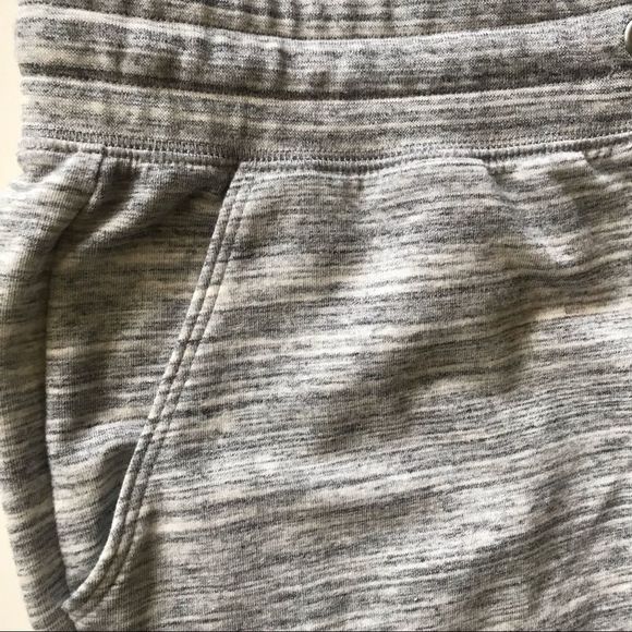 NY & C Athleisure Set Gray & White Short Sleeve Top Mid Calf Pants Size S - Picture 6 of 7